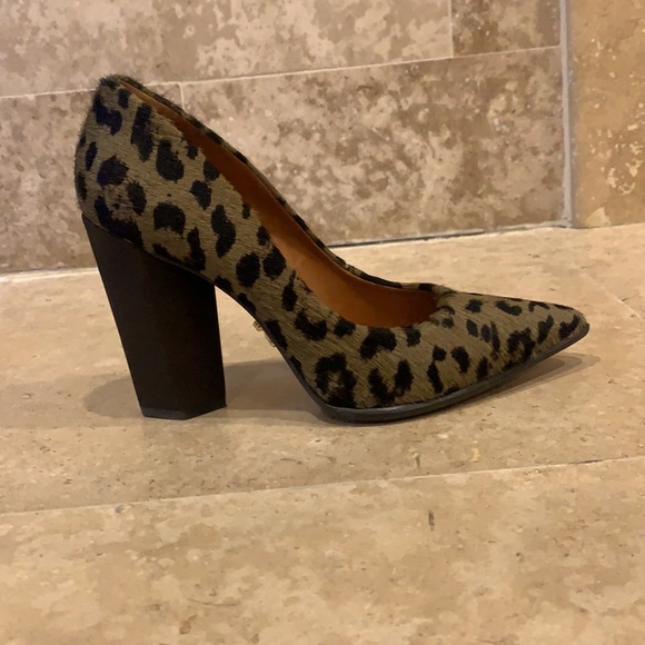 Carrano Leopard Print Pumps - Picture 5 of 5